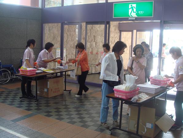 講演会入場2.JPG